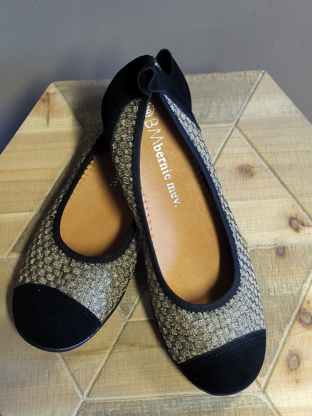 bernie mev. Black and Gold Tweed Ballet Flats